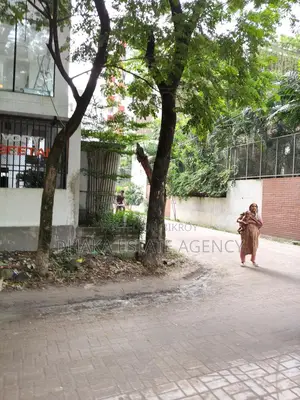 Block=J, 40ft×40ft, S/W Corner 10 Katha Plot Sale