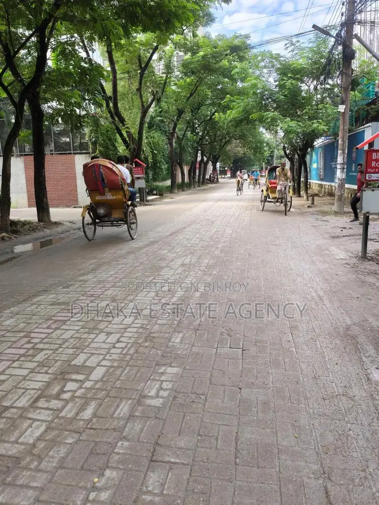 Block=J, 40ft×40ft, S/W Corner 10 Katha Plot Sale