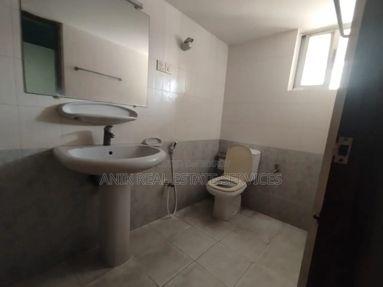 Good Quality 3 Bedroom Un Farnised Flat Rent At Gulshan