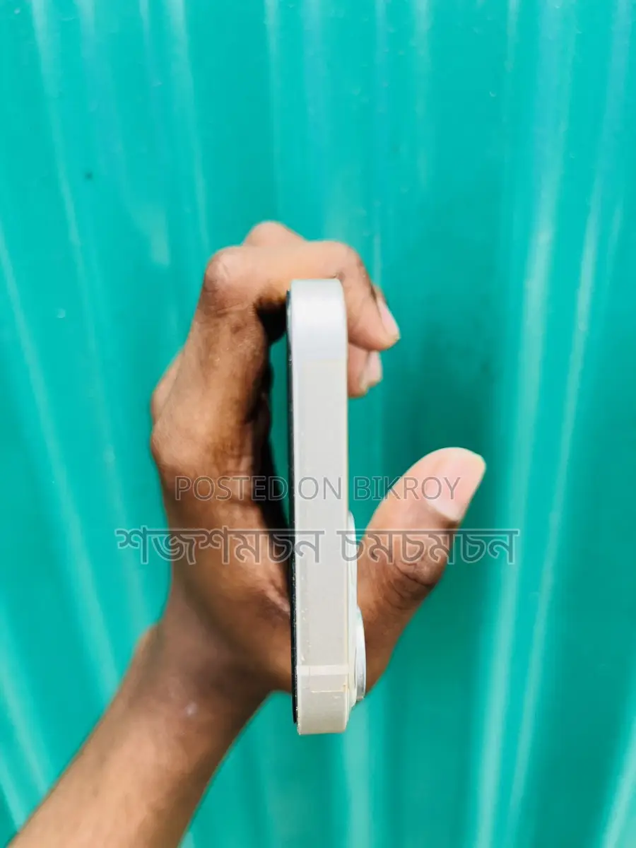 Apple iPhone 13 (Used)