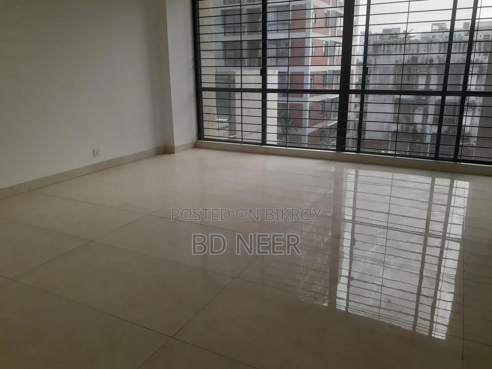 Semi-furnished 4-bedroom 4th-floor flat for rent in Gulshan-1