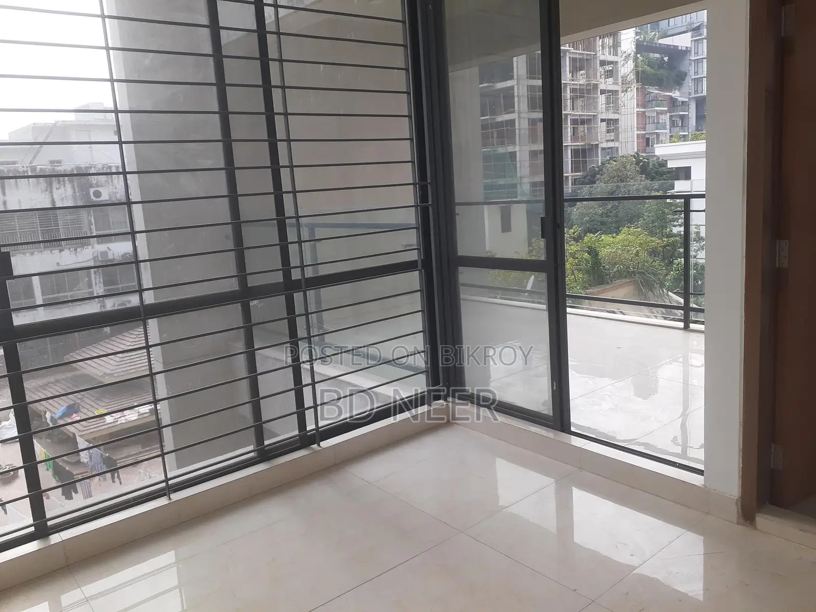 Semi-furnished 4-bedroom 4th-floor flat for rent in Gulshan-1