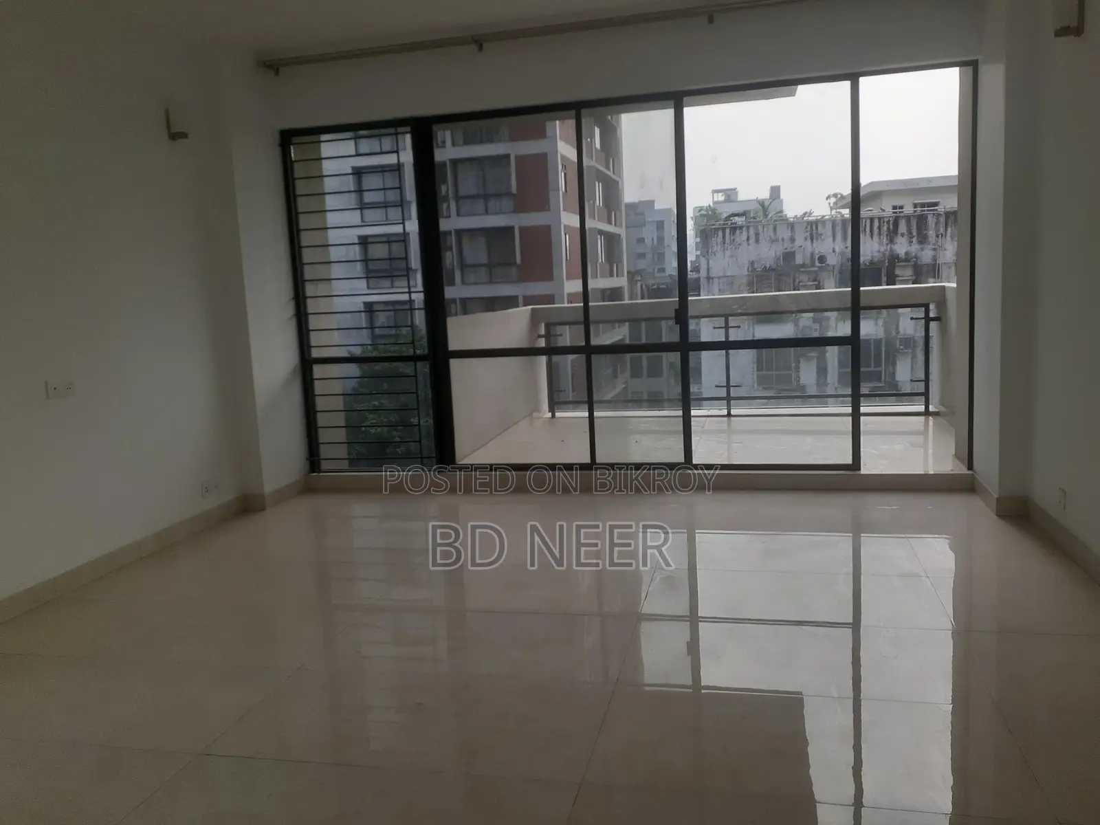 Semi-furnished 4-bedroom 4th-floor flat for rent in Gulshan-1