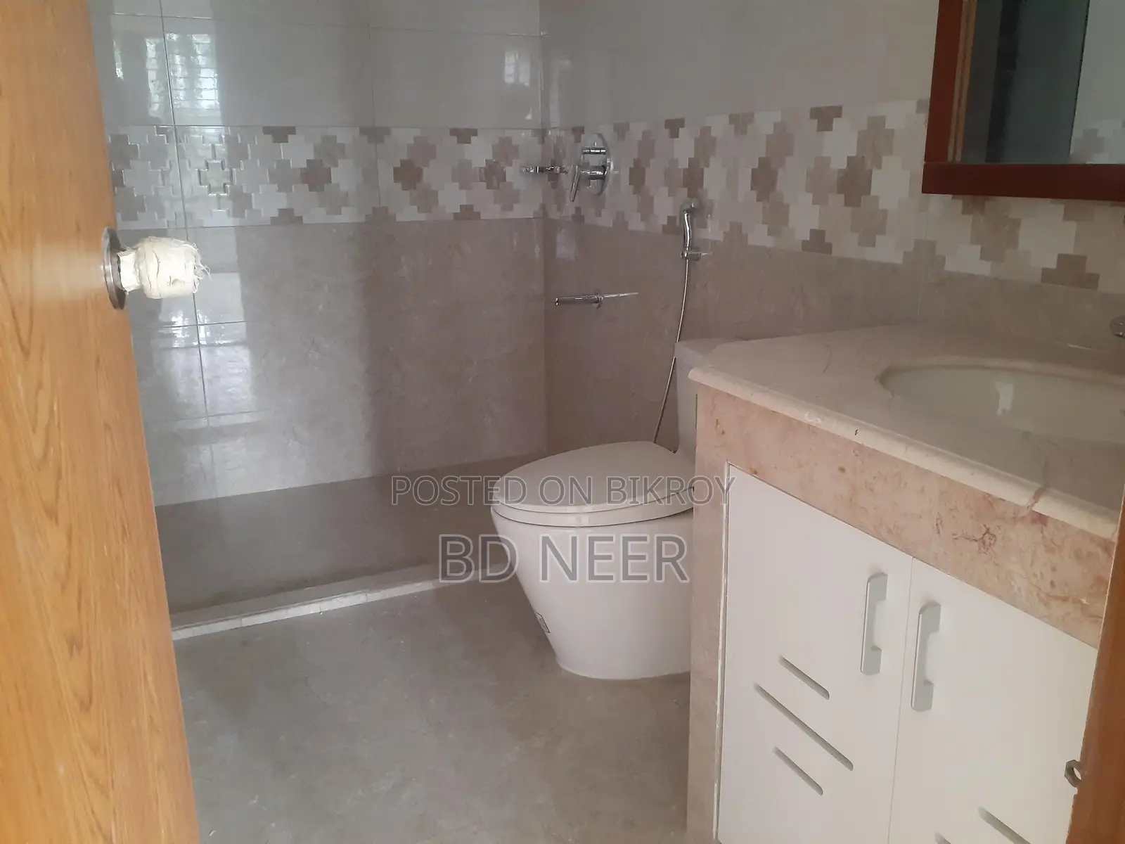 Semi-furnished 4-bedroom 4th-floor flat for rent in Gulshan-1