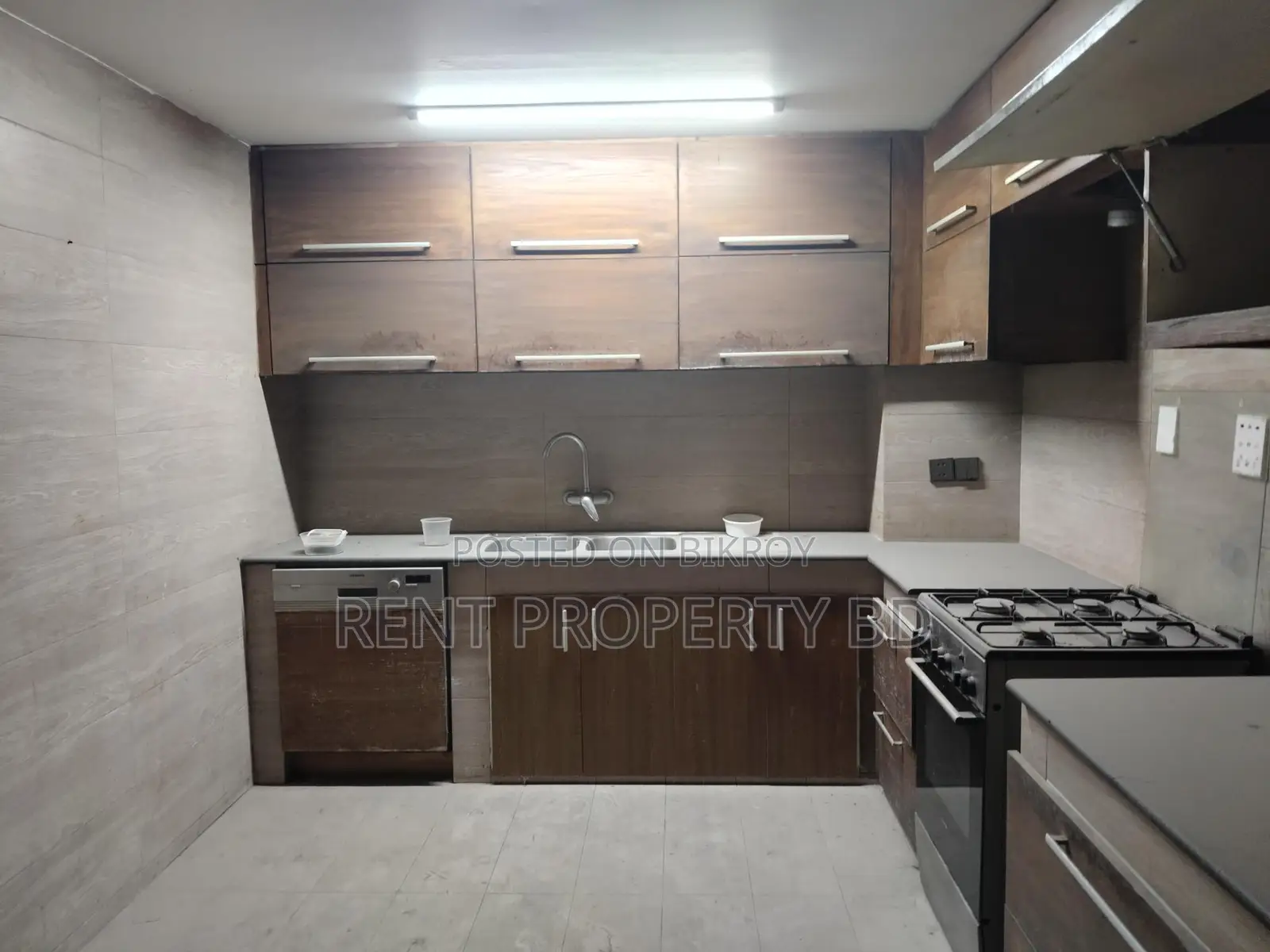 গুলশান ২ নর্থ-এ ৩৯০০ বর্গফুটের বিলাসবহুল আনফার্নিশড ফ্ল্যাট ভাড়ার জন্য