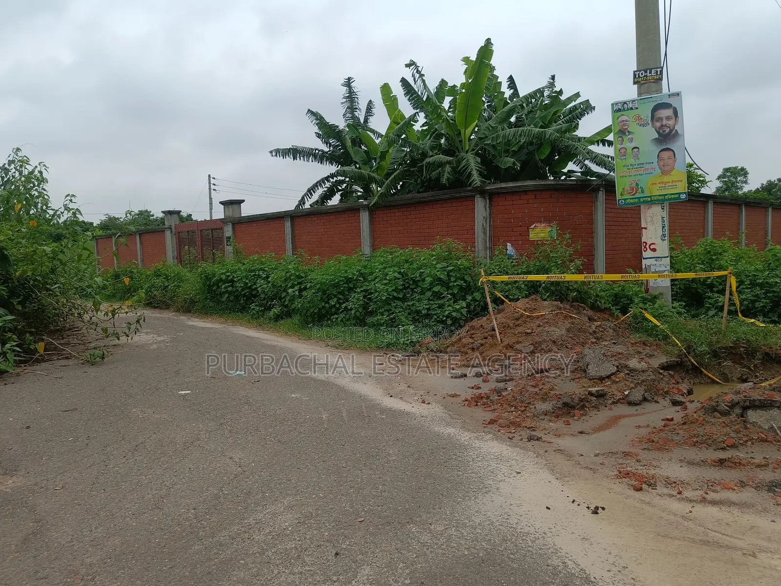 Nearby Play-Lot, South Face, Semi Corner, 5 Katha In Sec#8
