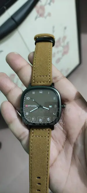 ব্র্যান্ড নিউ ঘড়ি