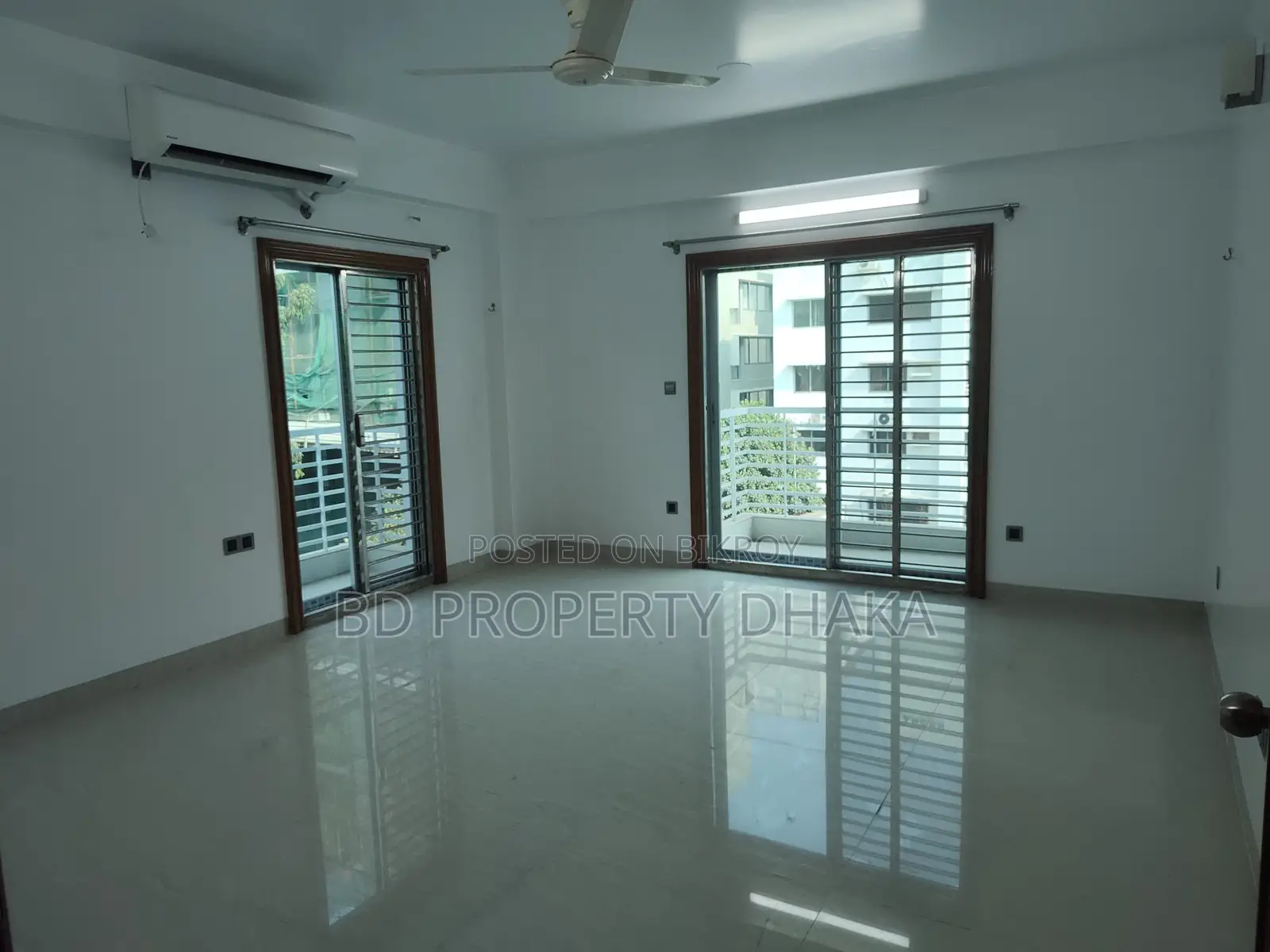 2500 Sqft 4-room office space for rent in Banani
