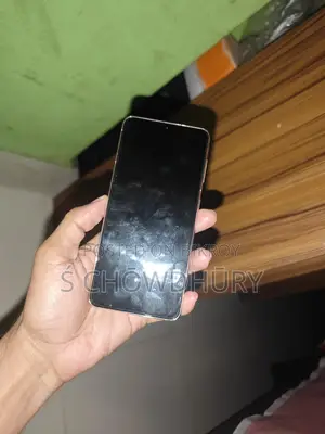 Samsung Galaxy S21 . (Used)