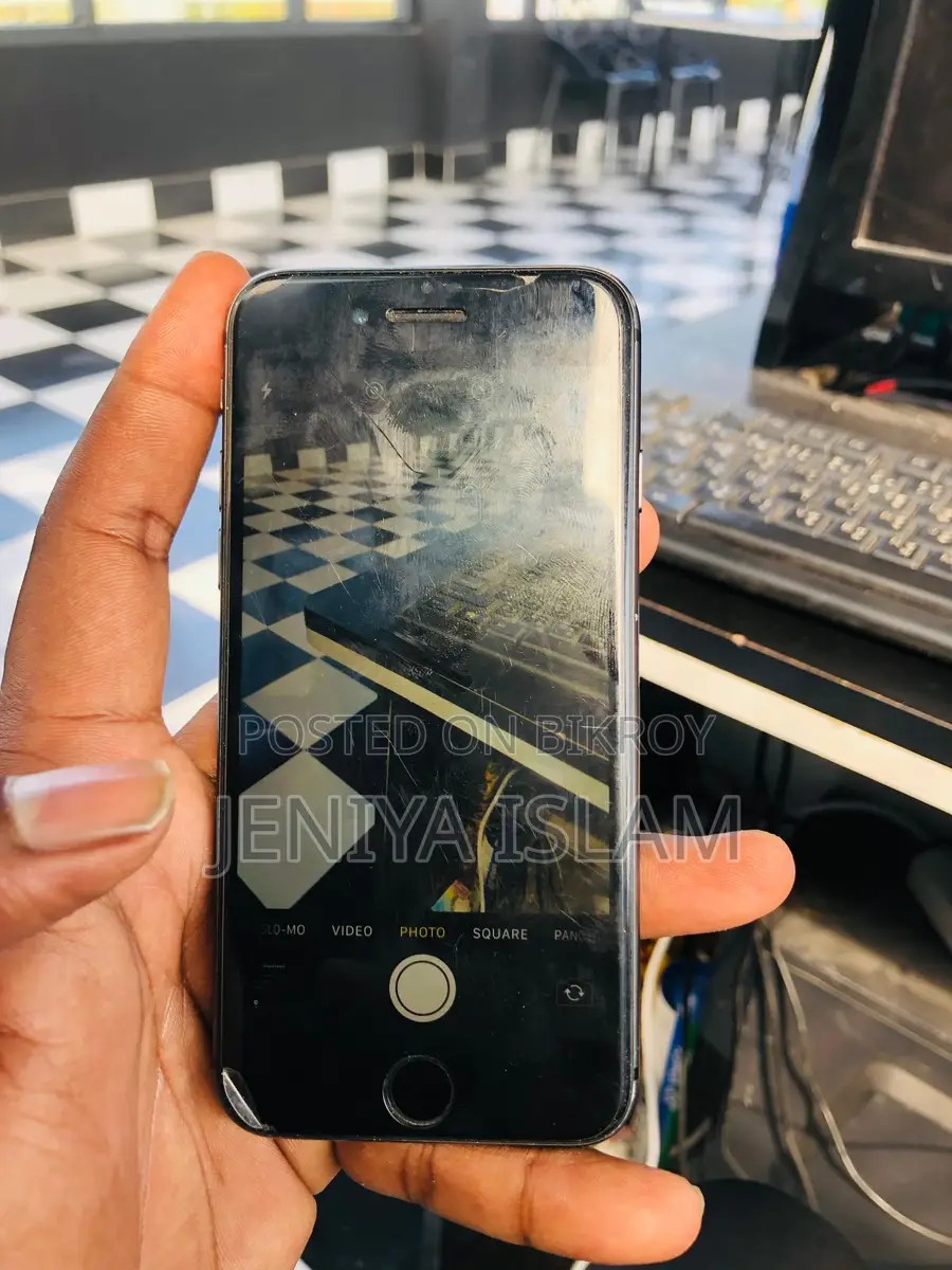 Apple iPhone 8 ৬৪ জিবি (ব্যবহৃত)