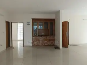 গুলশানে ভাড়ার জন্য ২৫৫০ বর্গফুটের আন-ফার্নিশড অ্যাপার্টমেন্ট