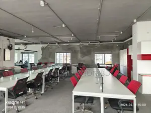 সম্পূর্ণ ফার্নিশড বাণিজ্যিক অফিস স্পেস