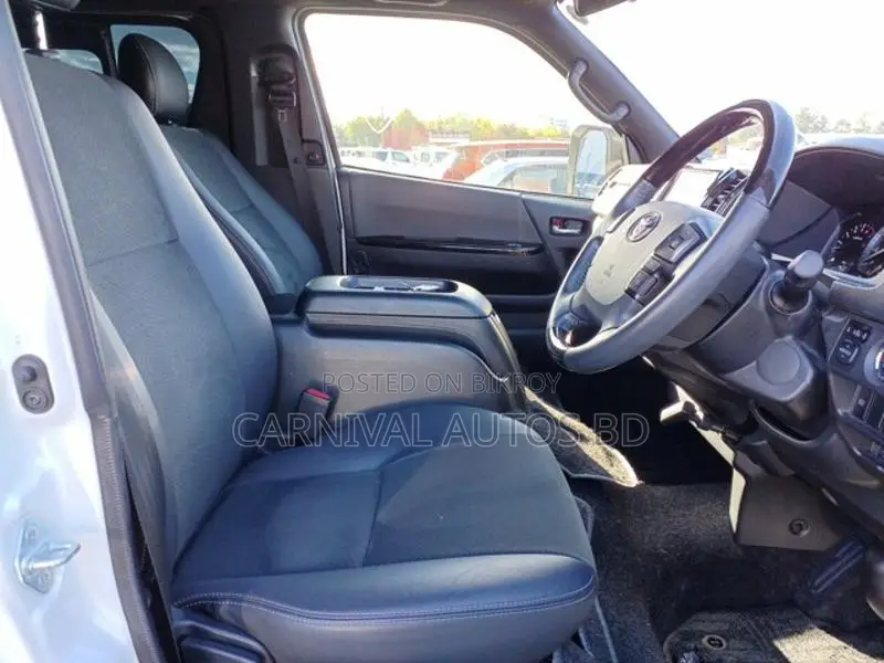 Toyota Hiace SUPER GL DARK PRIME 2021