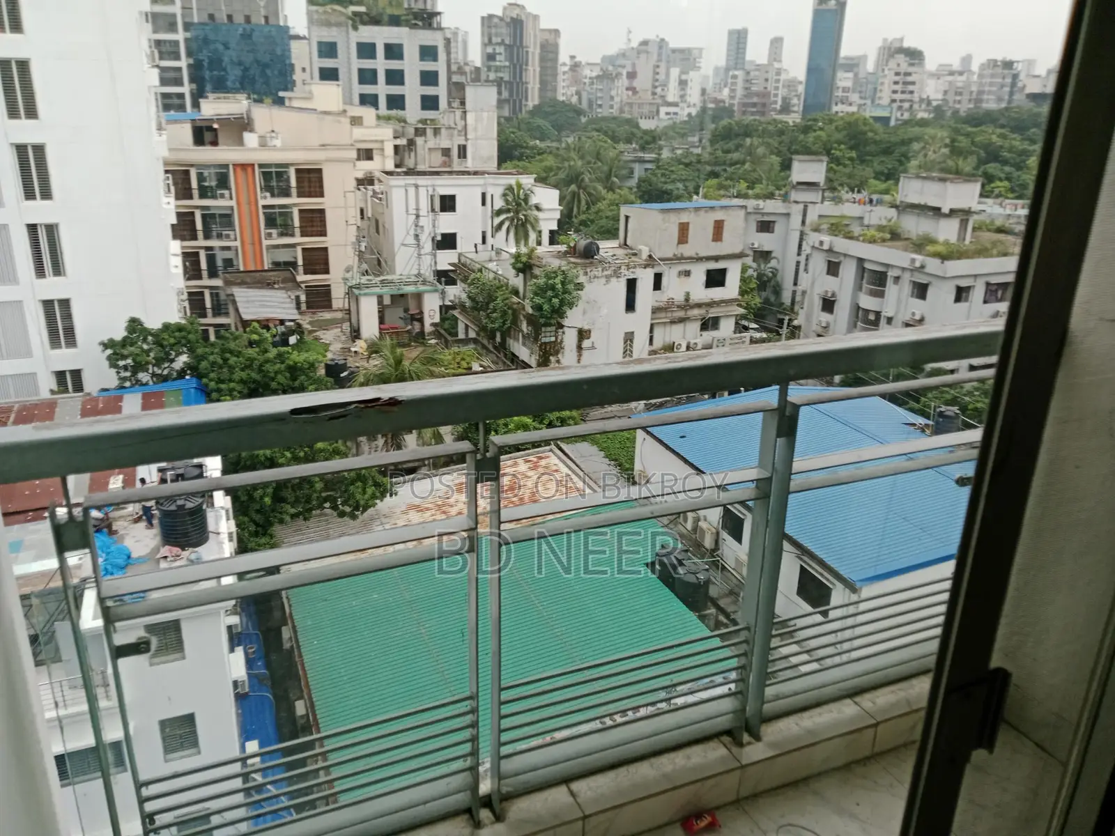 বনানীতে ৩ বেডরুমের ভালো আনফার্নিশড অ্যাপার্টমেন্ট ভাড়ার জন্য উপলব্ধ