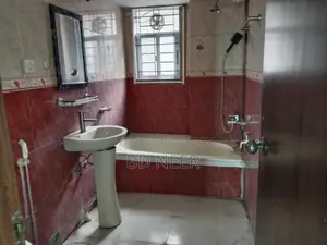 বনানীতে ৩ বেডরুমের ভালো আনফার্নিশড অ্যাপার্টমেন্ট ভাড়ার জন্য উপলব্ধ