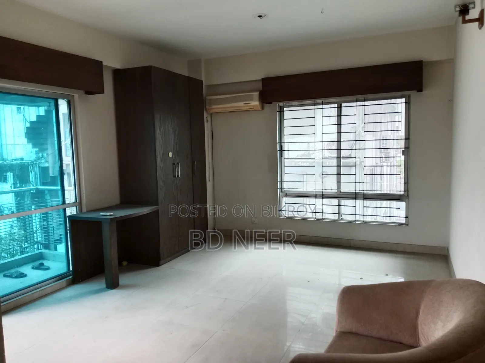 বনানীতে ৩ বেডরুমের ভালো আনফার্নিশড অ্যাপার্টমেন্ট ভাড়ার জন্য উপলব্ধ