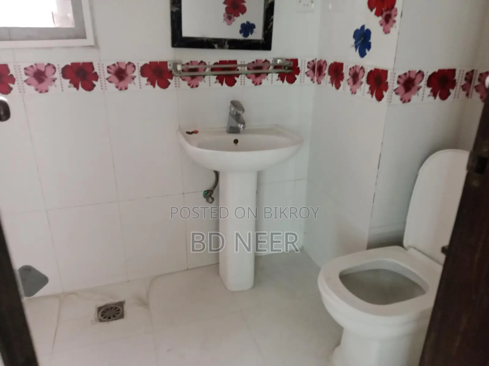 বনানীতে ৩ বেডরুমের ভালো আনফার্নিশড অ্যাপার্টমেন্ট ভাড়ার জন্য উপলব্ধ