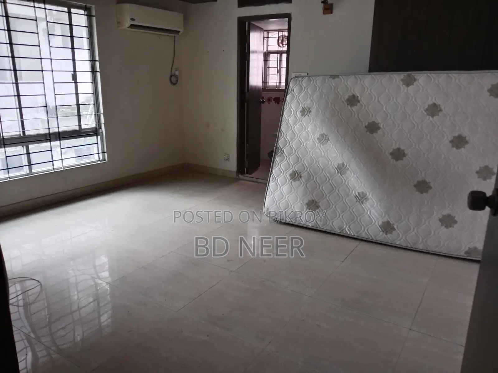 বনানীতে ৩ বেডরুমের ভালো আনফার্নিশড অ্যাপার্টমেন্ট ভাড়ার জন্য উপলব্ধ