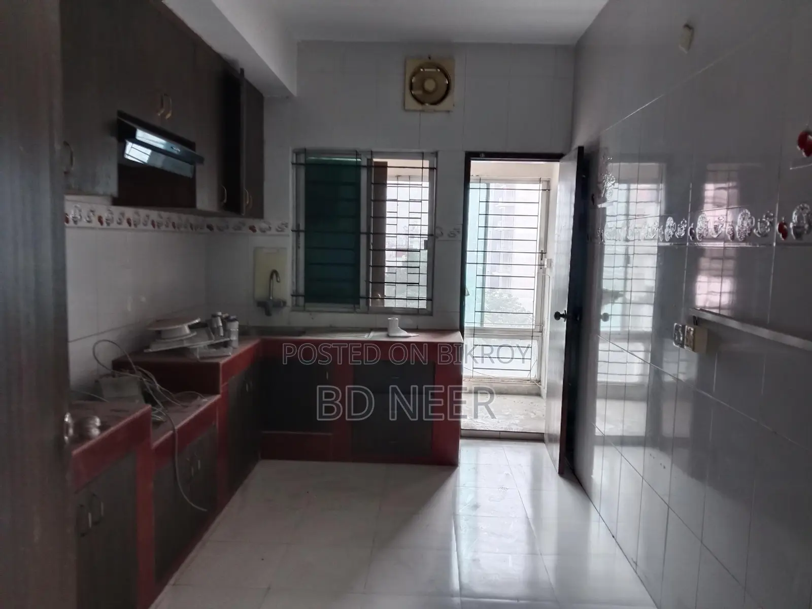 বনানীতে ৩ বেডরুমের ভালো আনফার্নিশড অ্যাপার্টমেন্ট ভাড়ার জন্য উপলব্ধ