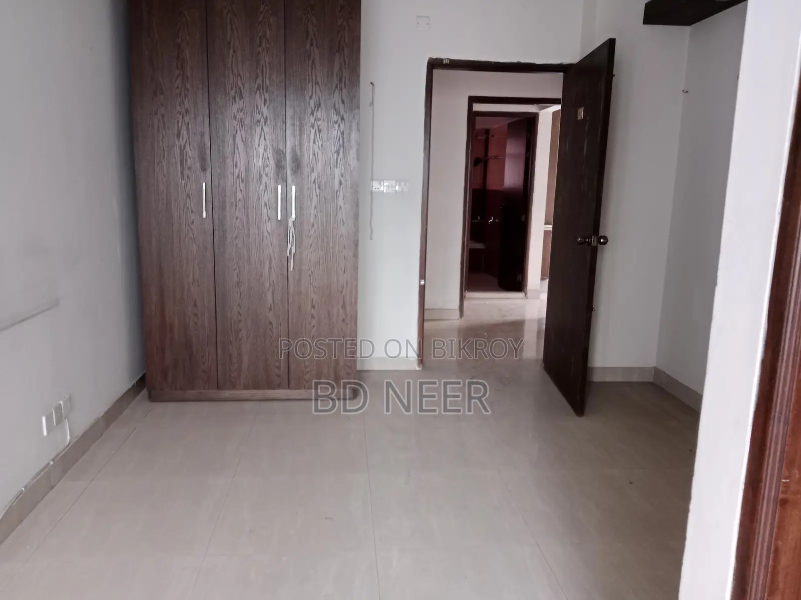 বনানীতে ৩ বেডরুমের ভালো আনফার্নিশড অ্যাপার্টমেন্ট ভাড়ার জন্য উপলব্ধ