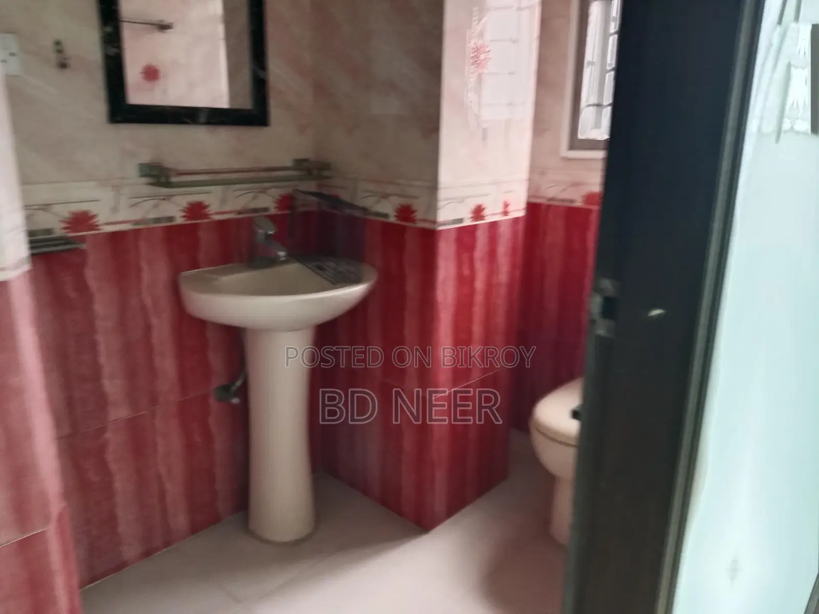 বনানীতে ৩ বেডরুমের ভালো আনফার্নিশড অ্যাপার্টমেন্ট ভাড়ার জন্য উপলব্ধ