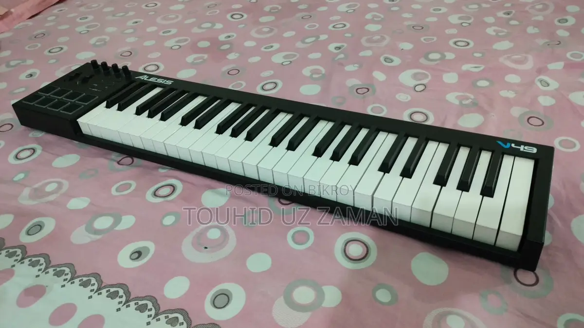 Alesis V49 Midi Keyboard + Roland Stand Sustain Pedel
