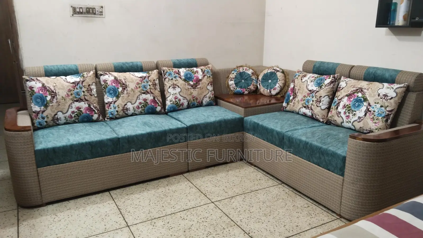 SOFA SEGUN. M # 571