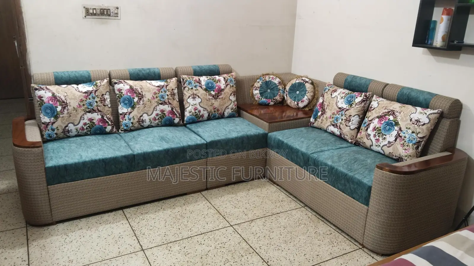 SOFA SEGUN. M # 571