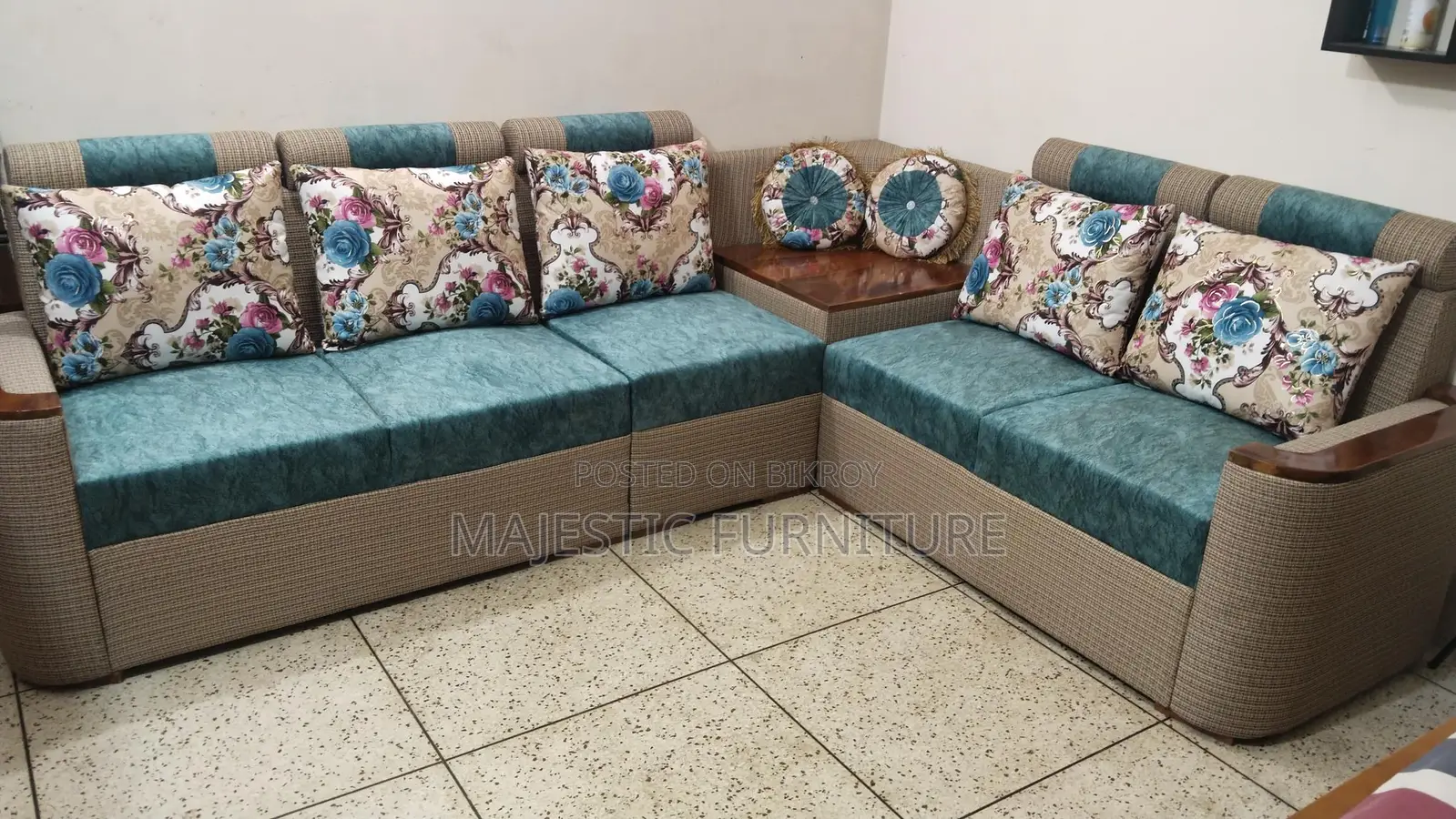 SOFA SEGUN. M # 571