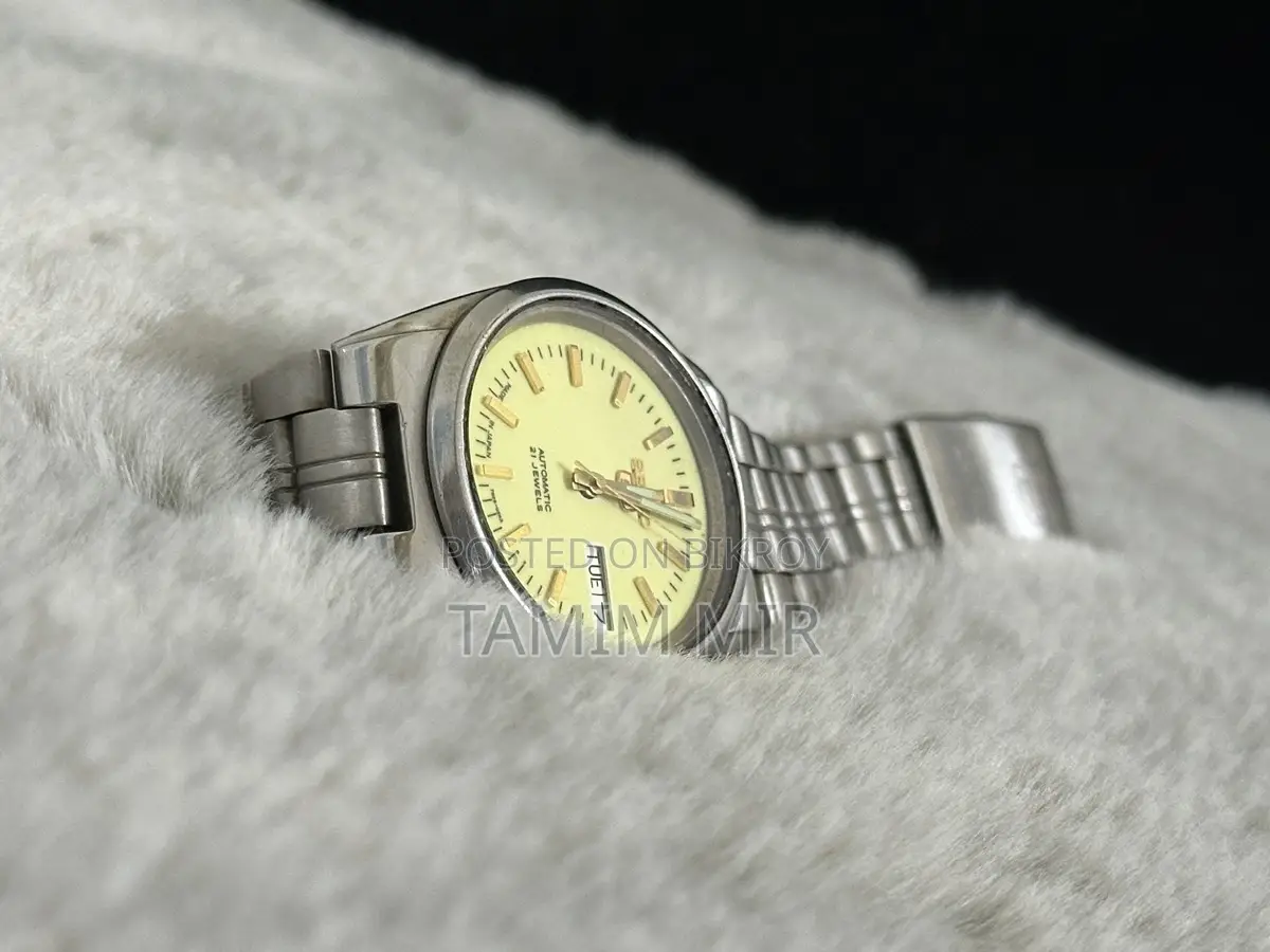 Analogue Watch for sale