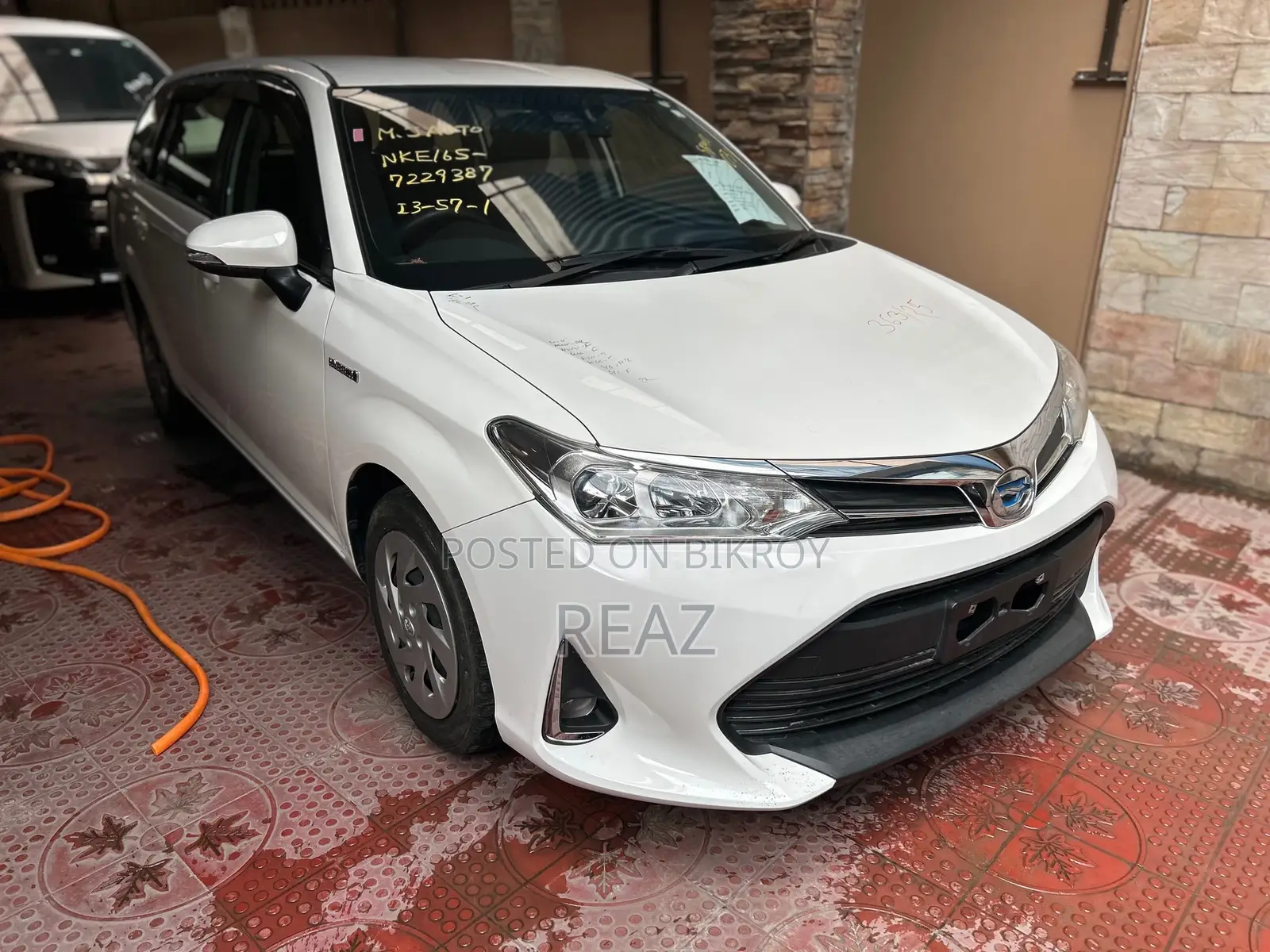 Toyota Fielder EX PKG সাদা / ২০২০
