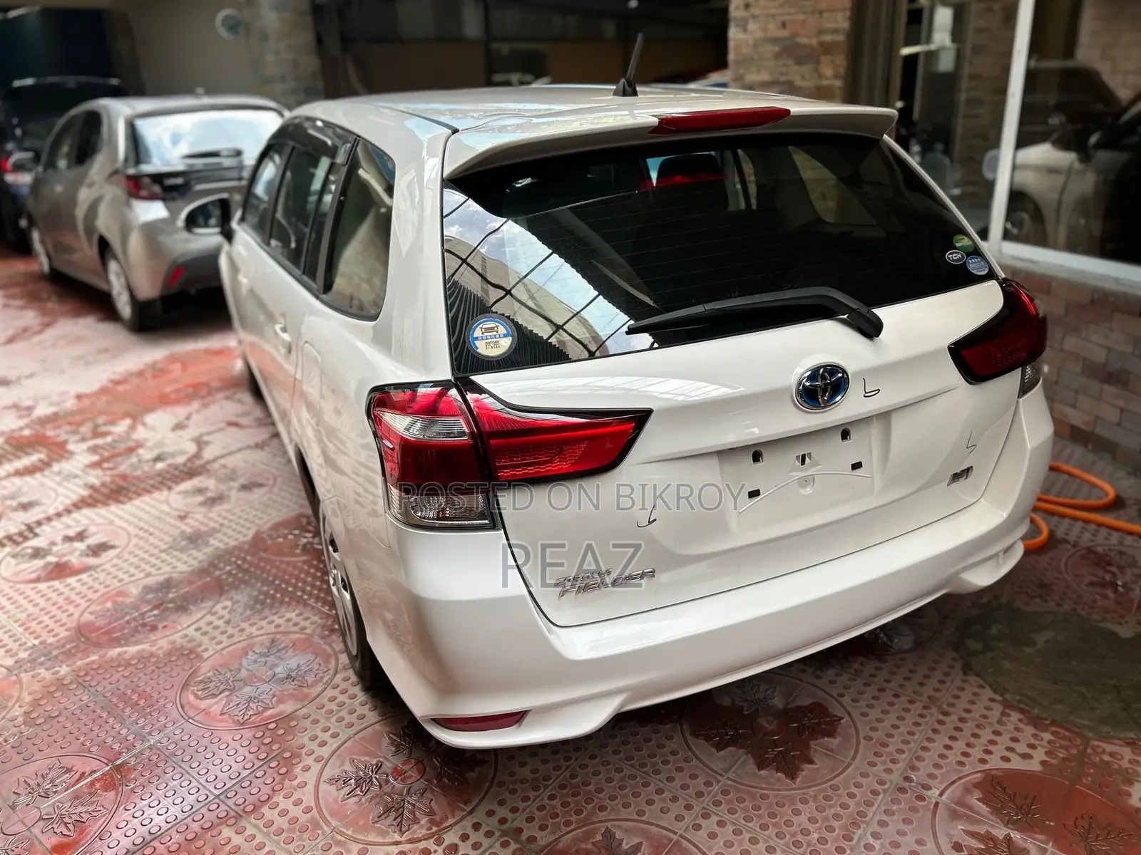 Toyota Fielder EX PKG সাদা / ২০২০