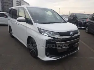 Toyota Noah S-Z, GRADE: 4.5 2022