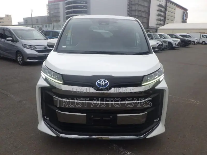 Toyota Noah S-Z, GRADE: 4.5 2022