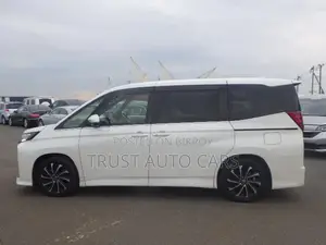 Toyota Noah S-Z, GRADE: 4.5 2022