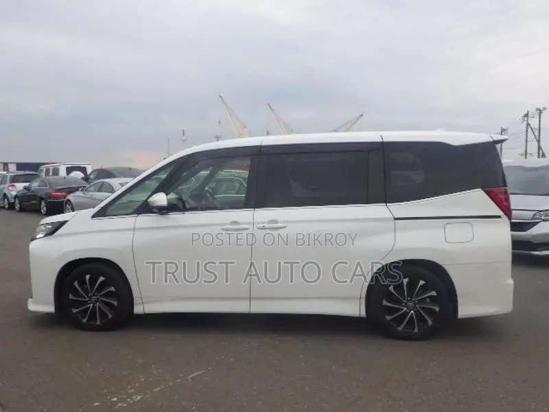 Toyota Noah S-Z, GRADE: 4.5 2022