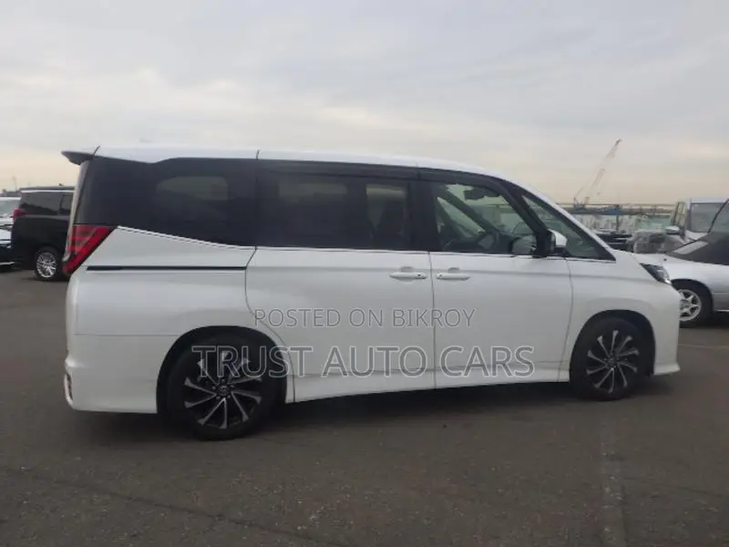 Toyota Noah S-Z, GRADE: 4.5 2022