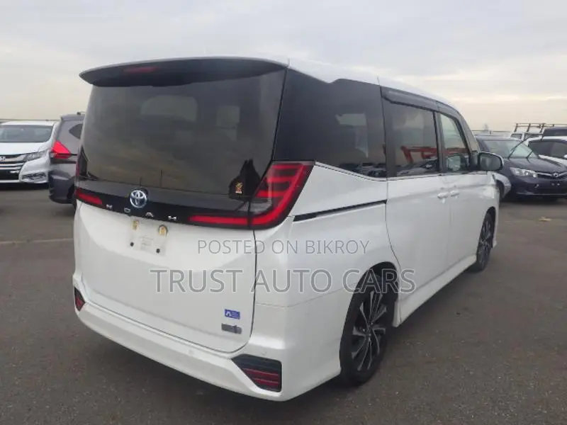 Toyota Noah S-Z, GRADE: 4.5 2022