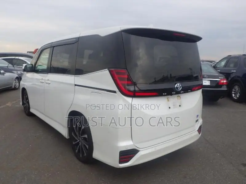 Toyota Noah S-Z, GRADE: 4.5 2022