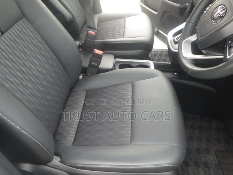 Toyota Noah S-Z, GRADE: 4.5 2022