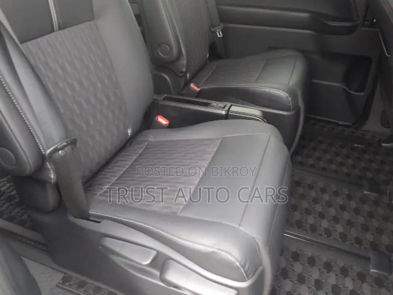 Toyota Noah S-Z, GRADE: 4.5 2022