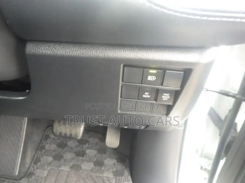 Toyota Noah S-Z, GRADE: 4.5 2022