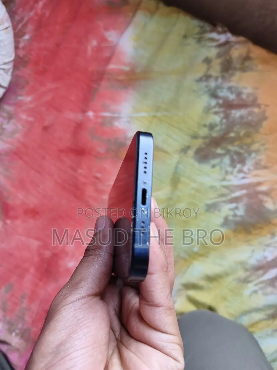 Apple iPhone 12 (Used)