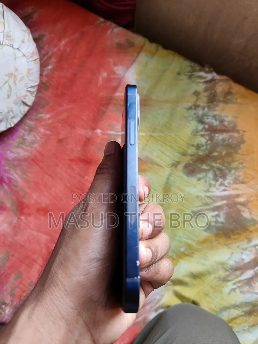 Apple iPhone 12 (Used)