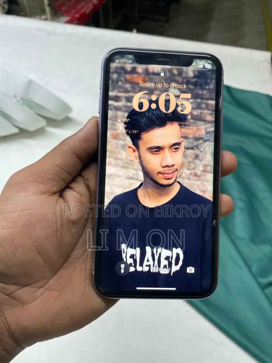 Apple iPhone 11 . (Used)