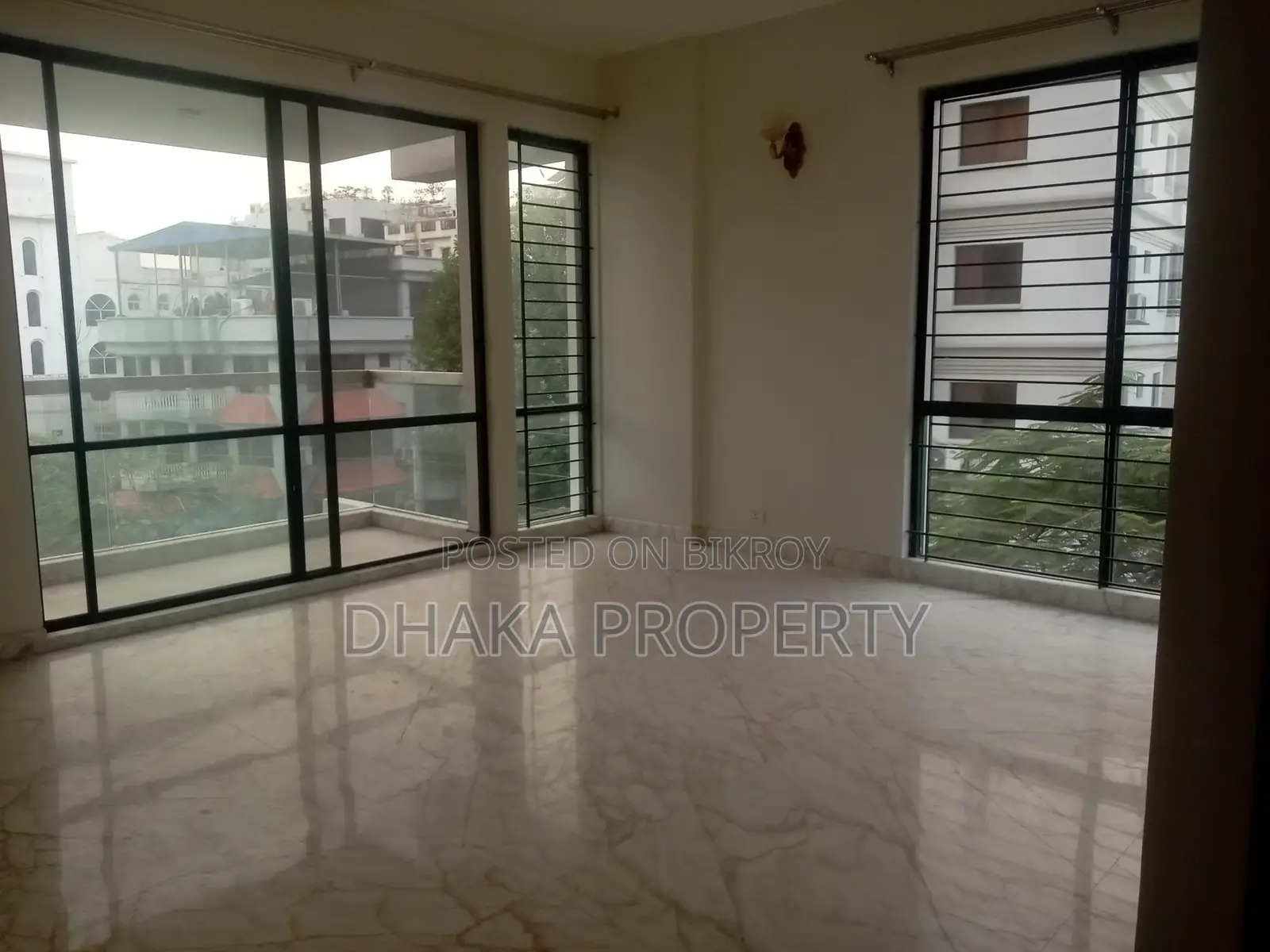 Un-Furnished 2520-Sqft Nice Flat Rent in Gulshan
