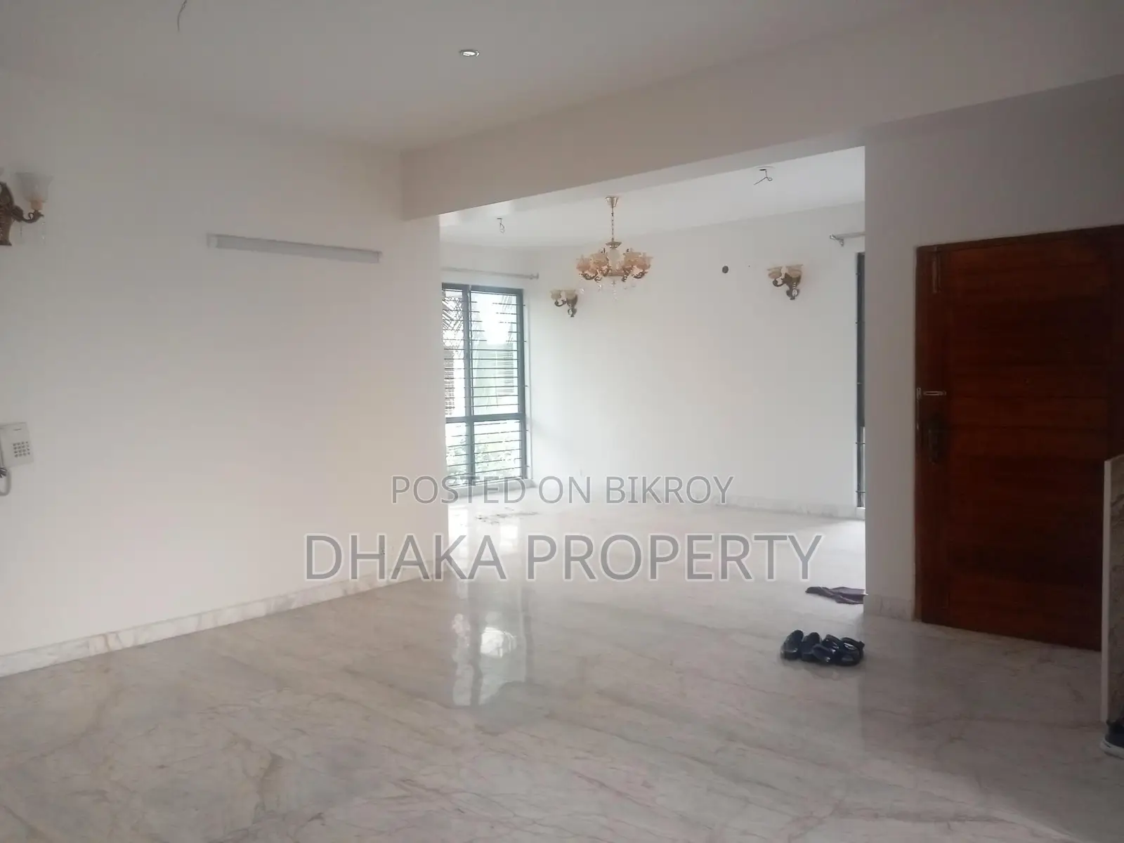 Un-Furnished 2520-Sqft Nice Flat Rent in Gulshan