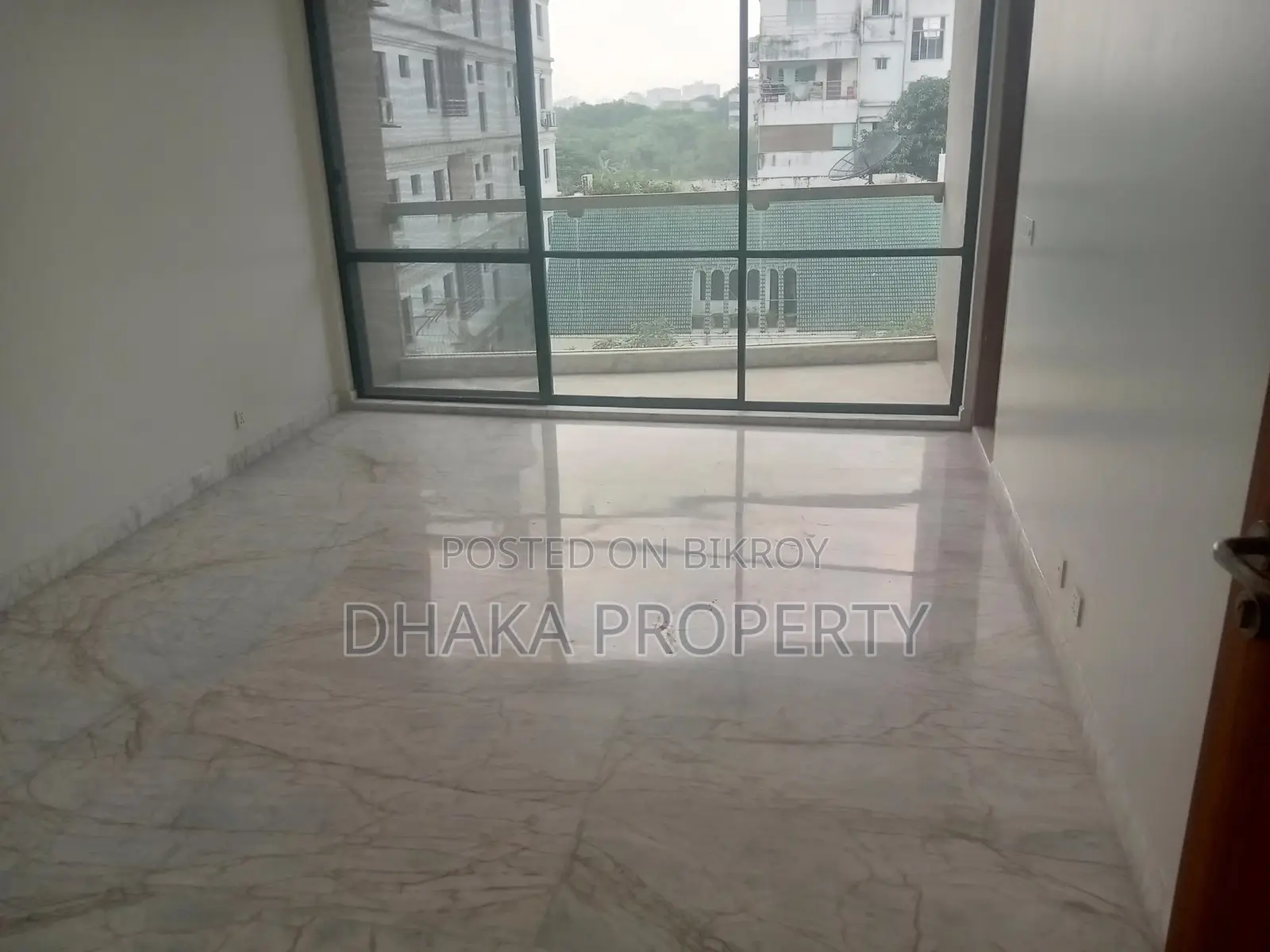 Un-Furnished 2520-Sqft Nice Flat Rent in Gulshan