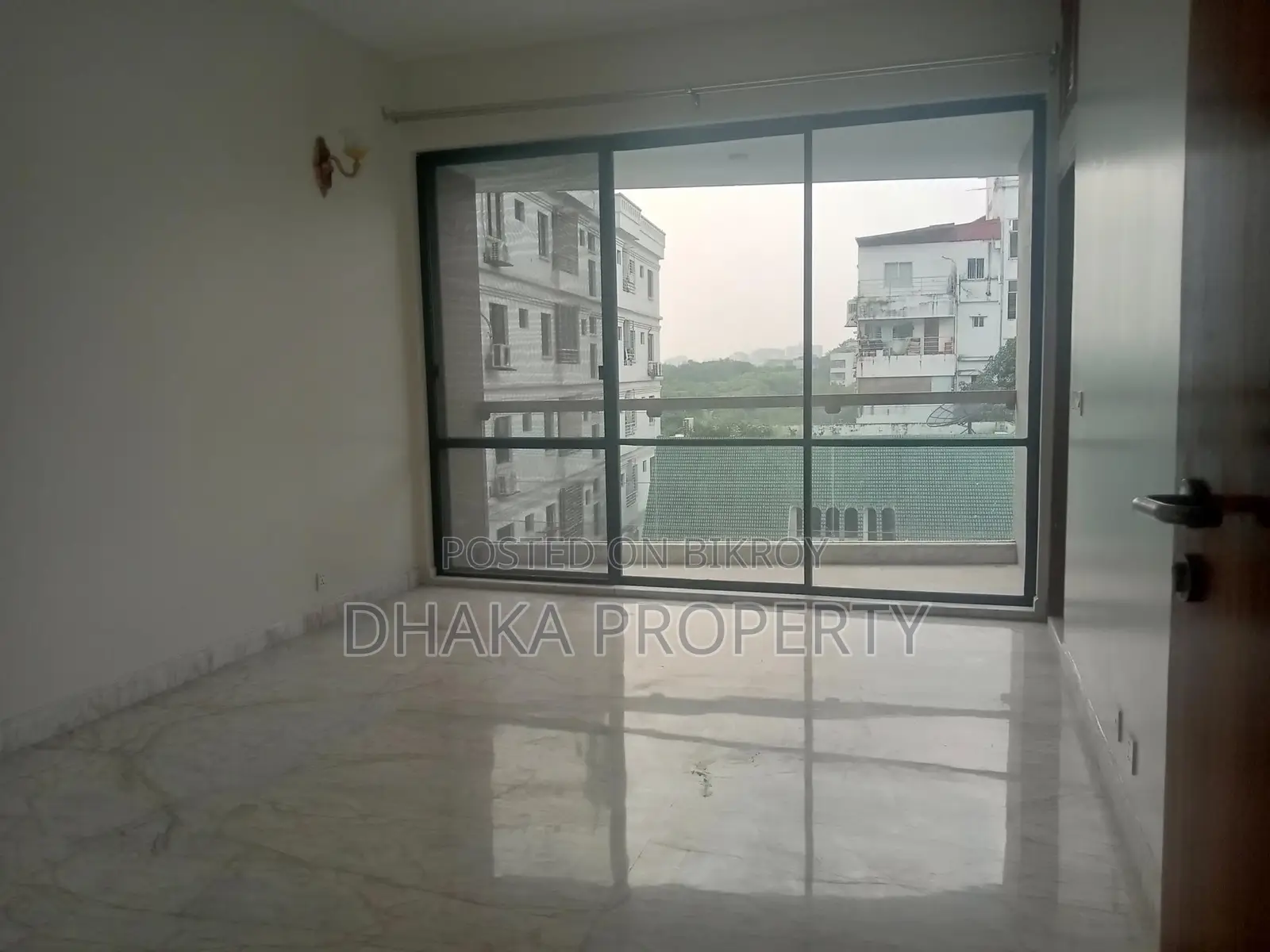 Un-Furnished 2520-Sqft Nice Flat Rent in Gulshan