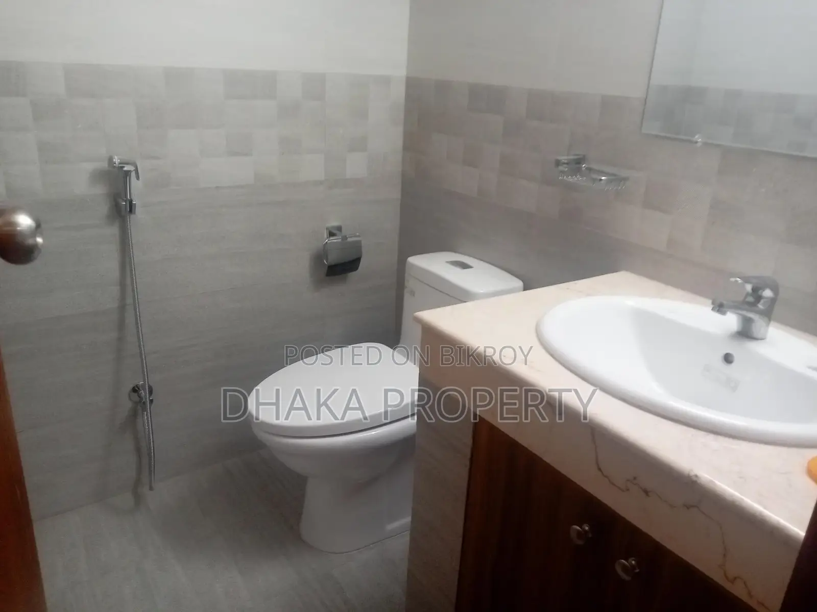 Un-Furnished 2520-Sqft Nice Flat Rent in Gulshan
